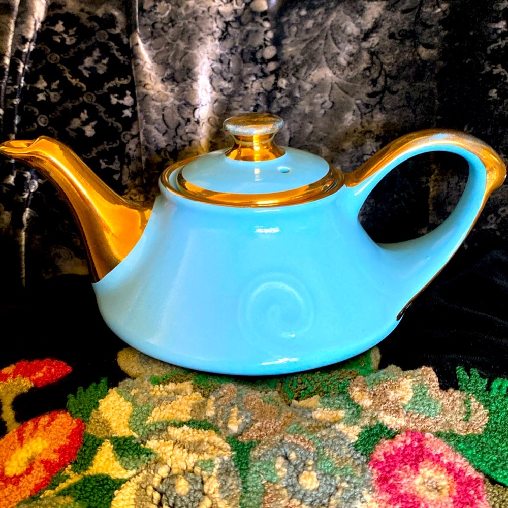 Lovely 40’s Tea Pot by Pearl China Company 🫖 Robin’s Egg Blue with Gold !